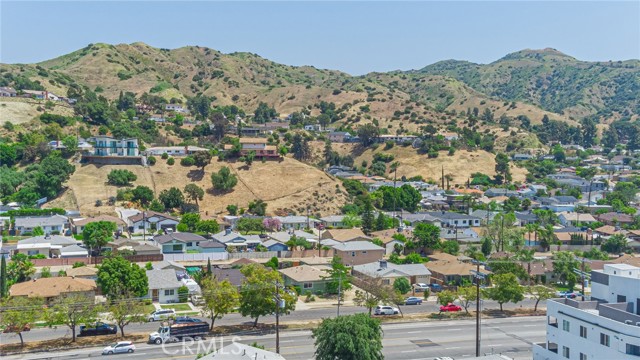 Detail Gallery Image 24 of 31 For 8404 Glenoaks Bld, Sun Valley,  CA 91352 - 3 Beds | 2 Baths