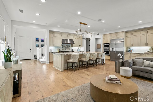 Detail Gallery Image 9 of 52 For 17352 Eucalyptus Ln, Huntington Beach,  CA 92649 - 5 Beds | 5/1 Baths
