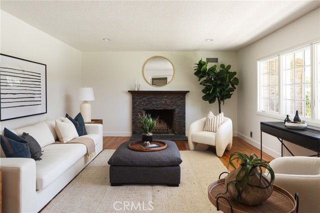 Detail Gallery Image 4 of 33 For 13422 Flint Dr, Santa Ana,  CA 92705 - 3 Beds | 2/1 Baths