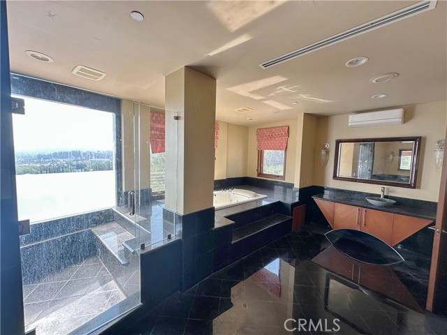5077 Schumacher Road, Calabasas CA: https://media.crmls.org/medias/7550c5f7-b414-48ad-91b1-4e2059154e56.jpg