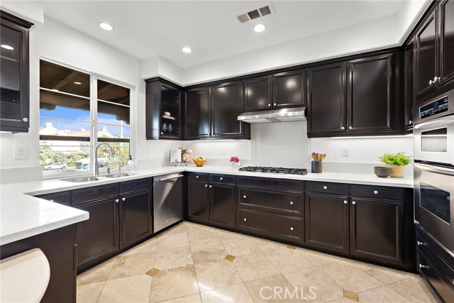 7988 Aldea Circle, Huntington Beach CA: https://media.crmls.org/medias/7550cf50-f61d-4d58-aeb0-2e7037d79dcc.jpg