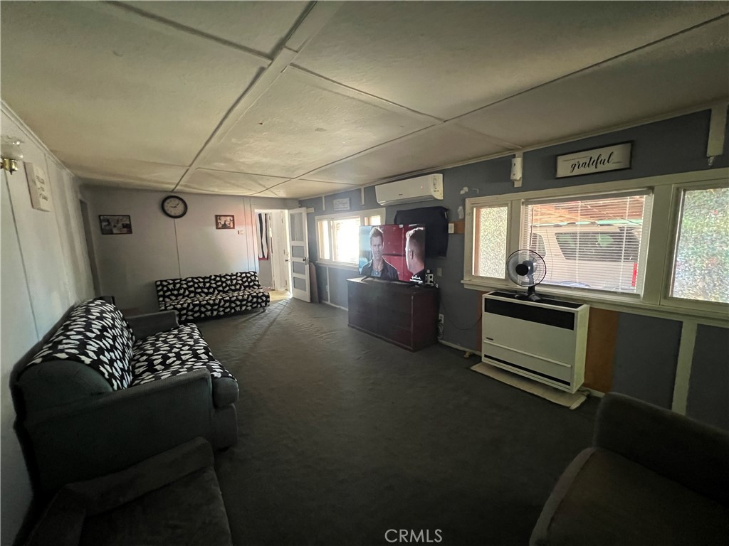 https://media.crmls.org/medias/7550dfc1-b0ce-4788-9be1-26e041edc23f.jpg?preset=X-Large