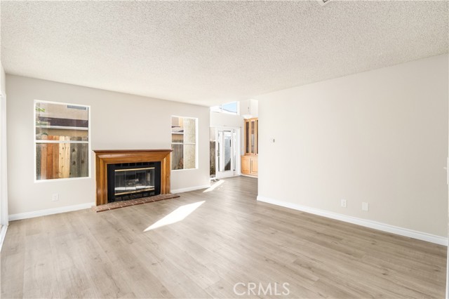 Detail Gallery Image 4 of 21 For 11384 Dronfield #36,  Pacoima,  CA 91331 - 3 Beds | 3 Baths