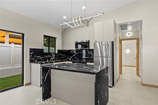 Detail Gallery Image 34 of 37 For 14242 Hortense, Sherman Oaks,  CA 91423 - 4 Beds | 4 Baths