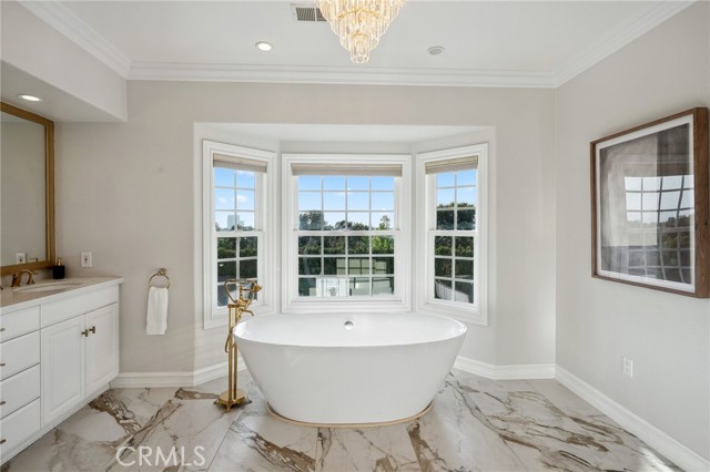 Detail Gallery Image 23 of 39 For 5 Hillsborough, Newport Beach,  CA 92660 - 4 Beds | 4/1 Baths