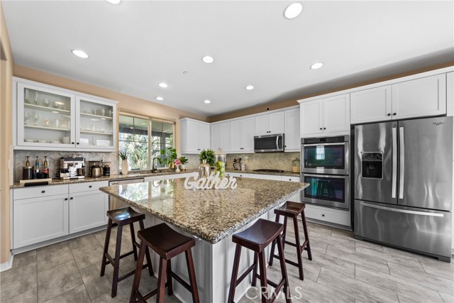 7462 Silver Saddle Court, Eastvale CA: https://media.crmls.org/medias/7552f7fb-79da-4dea-862f-63f4ab52c495.jpg