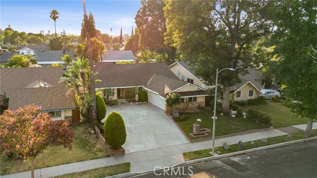 8419 Yolanda Avenue, Northridge CA: https://media.crmls.org/medias/7552fec8-83e2-4b31-b62c-41af9ca4e11d.jpg