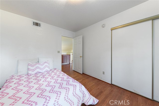40420 Valiente Drive, Palmdale CA: https://media.crmls.org/medias/75540137-4106-4fe3-8923-40a14af9dc63.jpg