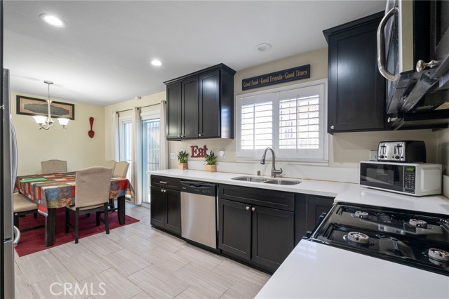 Detail Gallery Image 8 of 26 For 857 E 109th, Los Angeles,  CA 90059 - 4 Beds | 2 Baths