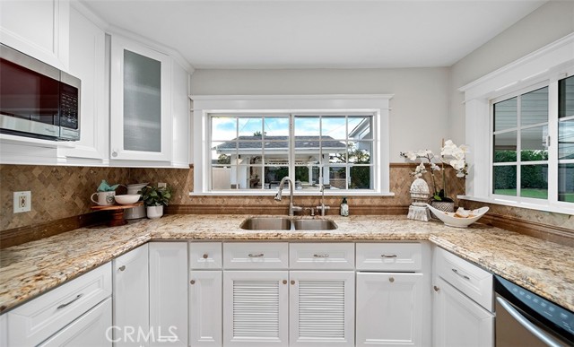 Detail Gallery Image 12 of 59 For 2039 S Eileen Dr, Anaheim,  CA 92802 - 4 Beds | 3 Baths