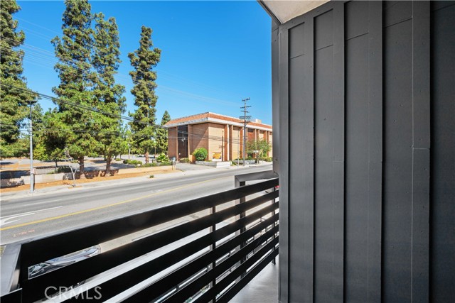 Detail Gallery Image 17 of 35 For 6700 Kester Ave, Van Nuys,  CA 91405 - 5 Beds | 4 Baths