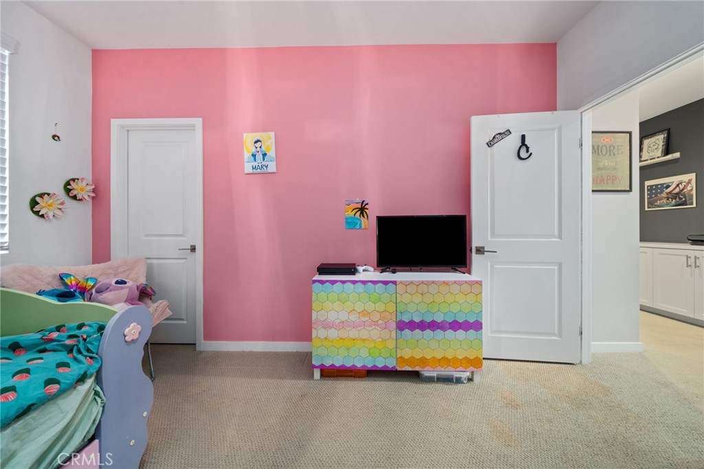 https://media.crmls.org/medias/755513f8-2c17-4ebc-bfcd-3aa7bef0f530.jpg?preset=X-Large