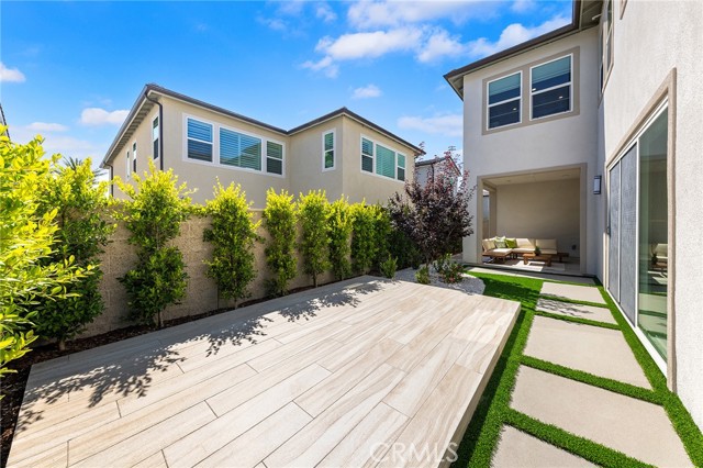 131 Bear Leaf Drive, Lake Forest CA: https://media.crmls.org/medias/7556644a-086c-42e3-a29d-3147254de88e.jpg