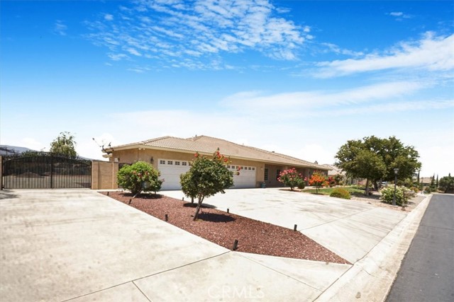 6940 Oak Vista Lane, Oak Hills CA: https://media.crmls.org/medias/7556f55a-c75f-43ae-900b-01b52d99b8f1.jpg