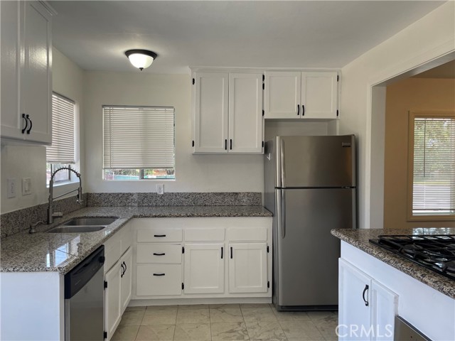 Detail Gallery Image 6 of 25 For 8259 Archibald Ave, Rancho Cucamonga,  CA 91730 - 3 Beds | 2 Baths