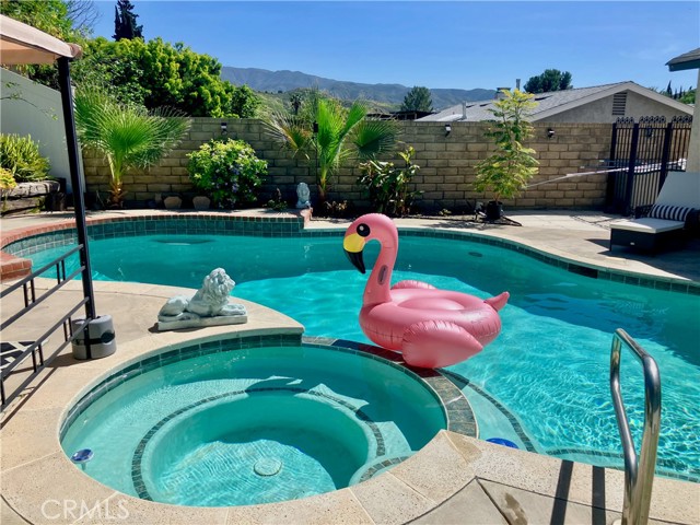 Detail Gallery Image 32 of 42 For 30308 Jasmine Valley, Canyon Country,  CA 91387 - 4 Beds | 2 Baths