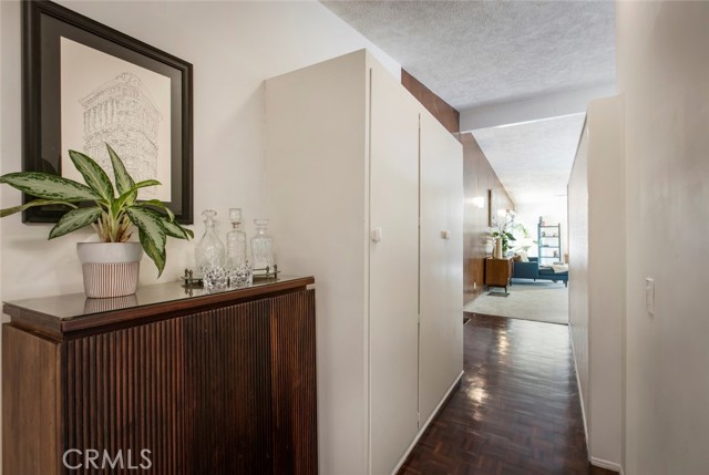 Detail Gallery Image 27 of 54 For 2820 E Chevy Chase Dr, Glendale,  CA 91206 - 2 Beds | 2 Baths