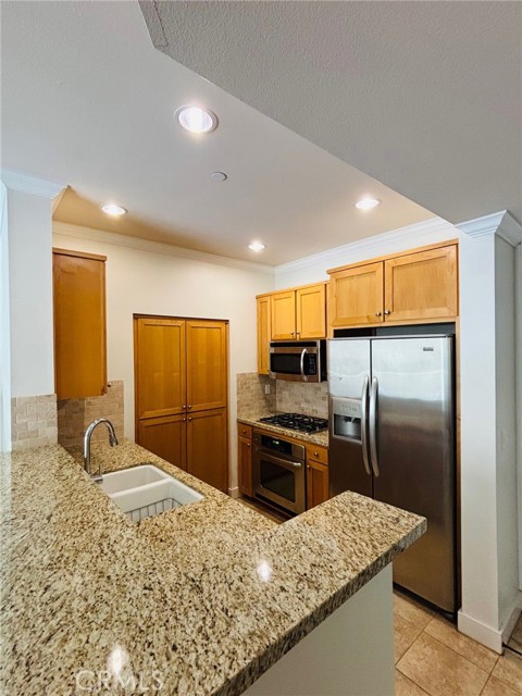 Detail Gallery Image 4 of 21 For 2367 Jefferson #112,  Torrance,  CA 90501 - 2 Beds | 1 Baths