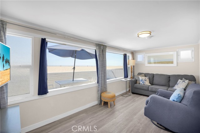 Detail Gallery Image 4 of 25 For 1402 W Oceanfront, Newport Beach,  CA 92661 - 4 Beds | 2 Baths