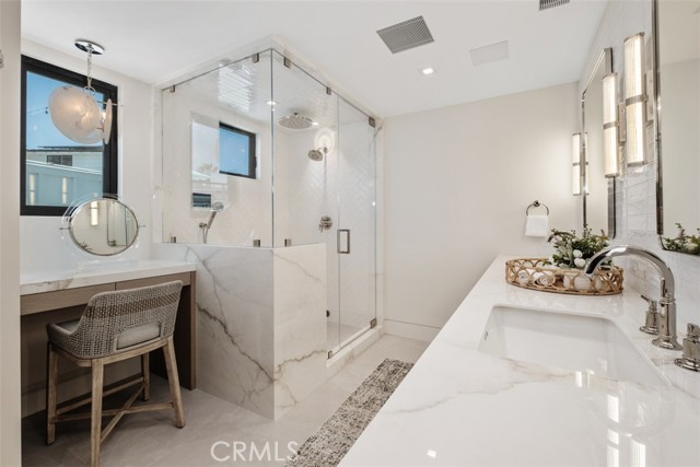 20 Balboa Coves, Newport Beach CA: https://media.crmls.org/medias/7558fe29-7f55-4a8e-9931-fc0ae83cbc77.jpg