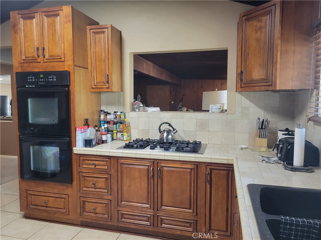 https://media.crmls.org/medias/75591de7-4031-4423-8798-4c90d67a8876.jpg?preset=X-Large
