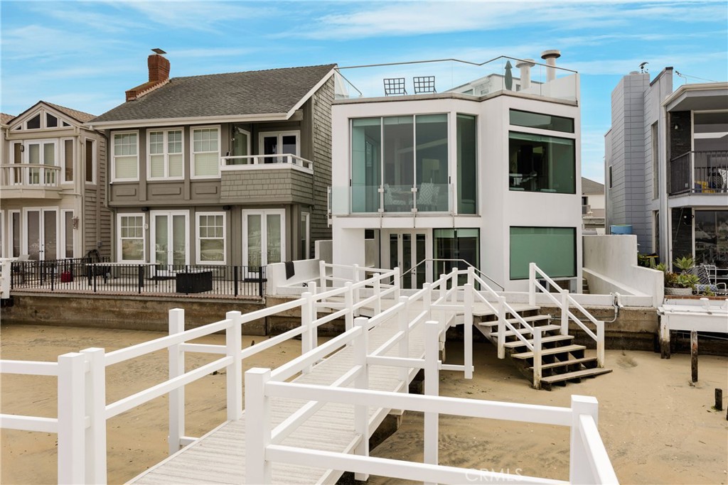 1008 E Balboa Boulevard