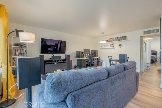 Detail Gallery Image 4 of 21 For 18350 Hatteras St #132,  Tarzana,  CA 91356 - 2 Beds | 2 Baths