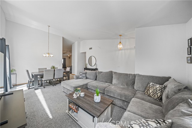 12994 High Vista st, Victorville CA: https://media.crmls.org/medias/755a0e24-3b93-45ec-8424-97caa0fbabda.jpg