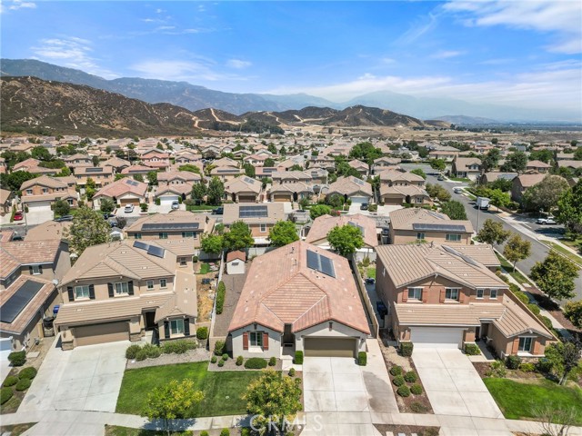 4011 Blackberry Drive, San Bernardino CA: https://media.crmls.org/medias/755a5ee8-0108-4894-ace9-9888ed3ae7d3.jpg