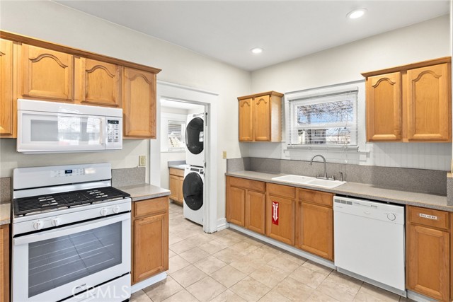 Detail Gallery Image 10 of 26 For 1224 Locust, Chico,  CA 95928 - 4 Beds | 2 Baths