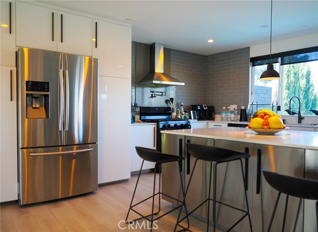 Detail Gallery Image 6 of 28 For 5177 Medina Rd, Woodland Hills,  CA 91364 - 3 Beds | 3 Baths