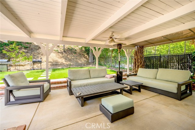 4035 Ellenita Avenue, Tarzana CA: https://media.crmls.org/medias/755b60fe-bd33-4a93-bc88-ab9855f3f242.jpg