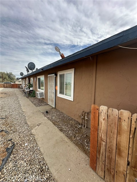 Detail Gallery Image 12 of 17 For 11895 White Ave, Adelanto,  CA 92301 - 6 Beds | 3 Baths