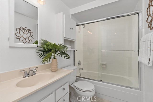 Detail Gallery Image 14 of 36 For 8405 Sweetwater Cir, Huntington Beach,  CA 92646 - 4 Beds | 3 Baths