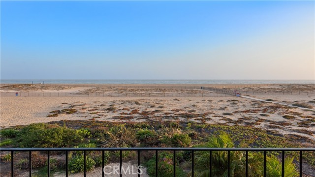 1305 E Balboa Boulevard, Newport Beach CA: https://media.crmls.org/medias/755c9c7b-e967-4750-a042-fb8ef2a10cd3.jpg