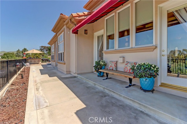 Outdoor patio off kitchen