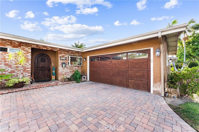 1646 E 15th Street, Santa Ana CA: https://media.crmls.org/medias/755debbc-bd3f-4f47-9346-007dfaf81e5f.jpg