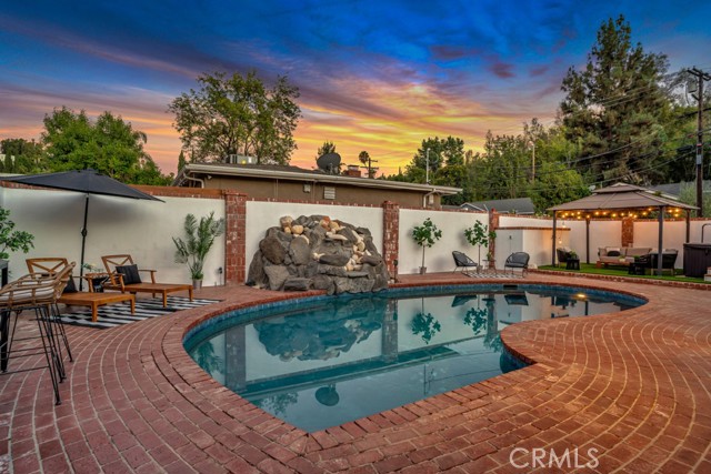 Detail Gallery Image 5 of 33 For 4888 Excelente Dr, Woodland Hills,  CA 91364 - 4 Beds | 2 Baths