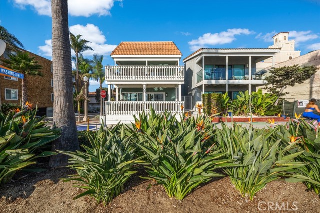 Detail Gallery Image 4 of 41 For 700 E Oceanfront, Newport Beach,  CA 92661 - 4 Beds | 3 Baths