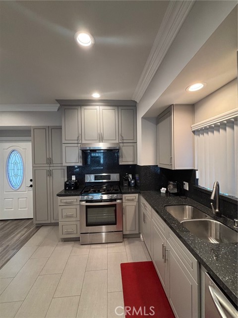 Detail Gallery Image 3 of 50 For 1826 N Berendo St, Los Angeles,  CA 90027 - 7 Beds | 4 Baths