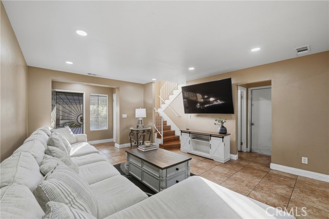 Detail Gallery Image 9 of 41 For 4505 Santa Ana #C,  Cudahy,  CA 90201 - 3 Beds | 3 Baths