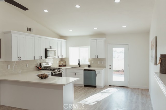 Detail Gallery Image 5 of 20 For 767 Clearwater, Perris,  CA 92571 - 2 Beds | 2 Baths