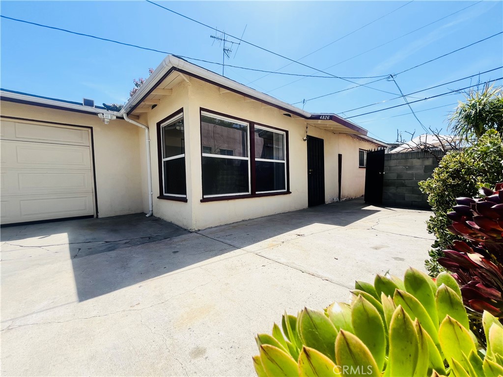 4824 W 117th