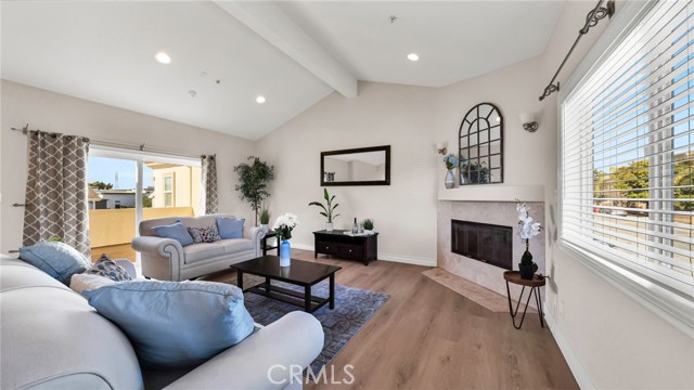 Detail Gallery Image 5 of 28 For 2723 Carnegie Ln a,  Redondo Beach,  CA 90278 - 3 Beds | 2/1 Baths