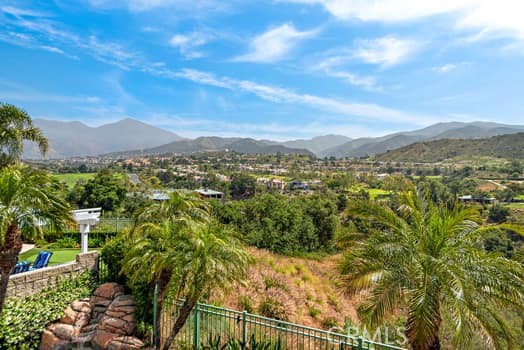 18 Beaconsfield, Rancho Santa Margarita CA: https://media.crmls.org/medias/75602ec2-00ea-43e5-9d14-b8ff896c207b.jpg