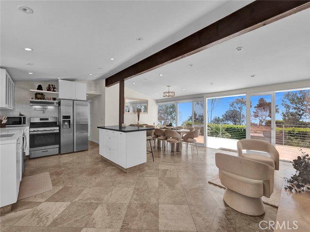 Detail Gallery Image 13 of 39 For 20537 Little Rock Way, Malibu,  CA 90265 - 5 Beds | 3 Baths