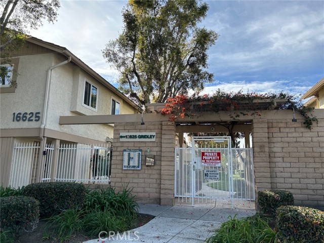 Detail Gallery Image 1 of 1 For 16625 Gridley Rd #7,  Cerritos,  CA 90703 - 2 Beds | 2/1 Baths