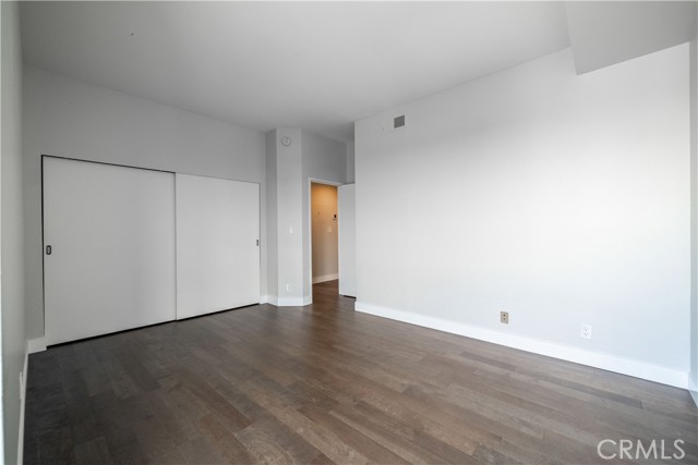 1310 E Ocean Boulevard, Long Beach CA: https://media.crmls.org/medias/7561f149-d316-4e42-87b6-aa079734cf60.jpg