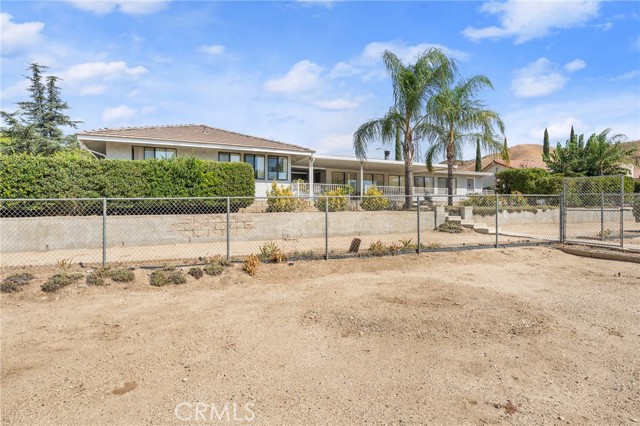 Detail Gallery Image 8 of 41 For 4140 Mockingbird, Banning,  CA 92220 - 5 Beds | 3 Baths