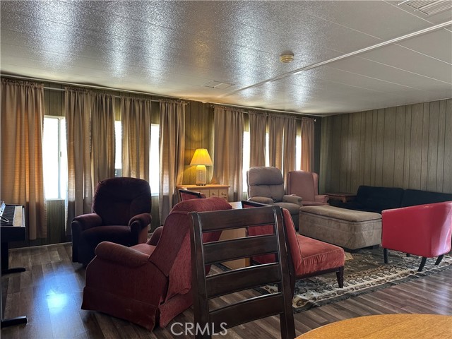 332 N LYON Avenue, Hemet CA: https://media.crmls.org/medias/75641146-c48e-4677-9d0f-06cac9cc816c.jpg